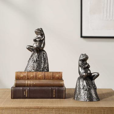 Daydreaming Frogs, Bookends