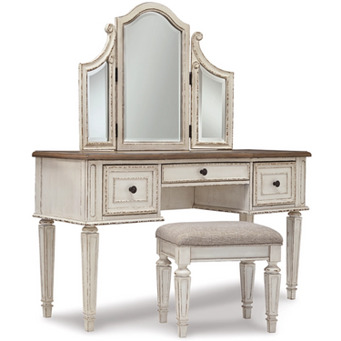 Realyn Vanity Set